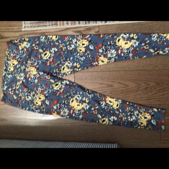 LuLaRoe Leggings Slate blue with Flowers Tall &Curvy - Picture 1 of 6